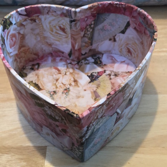 Heart ❤️ Shaped Beautiful Box - Picture 7 of 7